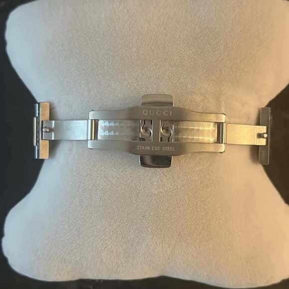 GUCCI: G-timeless watch, 38mm - Picture 10 of 13
